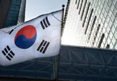 Kantor Pusat Starbucks Korea Selatan Digeledah Akibat Kontroversi Iklan "Tank Day"