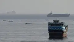Iran-Oman Sepakati Rute Pelayaran Selat Hormuz