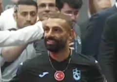 Ribuan Suporter Sambut Meriah Mohammed Salah di Trabzon