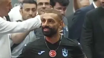 Ribuan Suporter Sambut Meriah Mohammed Salah di Trabzon
