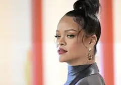 Rihanna Meriahkan Crop Over Festival Barbados dengan Kostum Bulu 'Gonjreng'