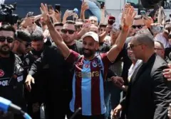 Ribuan Suporter Sambut Mohamed Salah di Trabzonspor