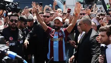 Ribuan Suporter Sambut Mohamed Salah di Trabzonspor