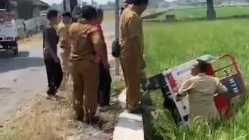 Motor Tiga Roda Koperasi Desa Nyemplung Sawah Akibat Gas 'Nyeleneh'