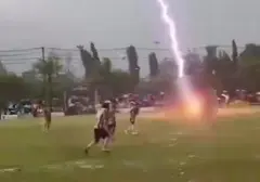 Tragedi Lapangan Hijau: Pemain Bola Thailand Tewas Tersambar Petir Saat Laga