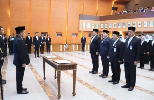 Mendagri Lantik Pejabat Baru, Tekankan Peningkatan Kinerja ASN
