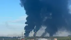 Ukraina Gempur Dua Kilang Minyak Rusia di Wilayah Dalam, Targetkan Pendapatan Perang