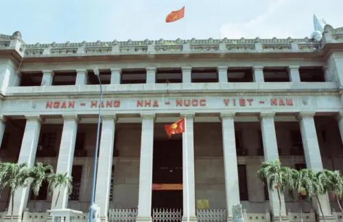 Fitch Ratings: Bank Vietnam Diambang Tekanan Akibat Target Ekonomi Agresif