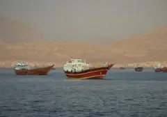 Lalu Lintas Selat Hormuz Merosot Tajam: Hanya 12 Kapal Lewati dalam Sehari