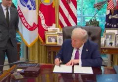 Trump Terbitkan Aturan Baru Batasi 'Birthright Citizenship' dan 'Birth Tourism'