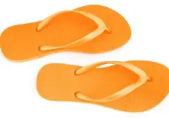 Bukan Sekadar Gaya, Ini Alasan Sandal Jepit Dilarang di Pesawat