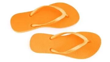 Bukan Sekadar Gaya, Ini Alasan Sandal Jepit Dilarang di Pesawat