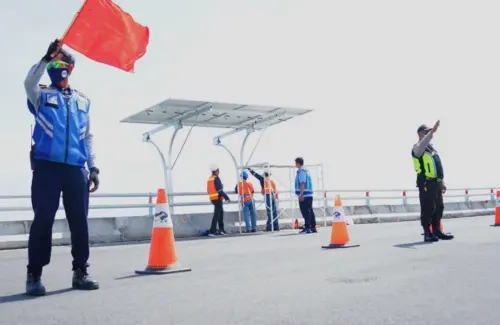 Indonesia Jajaki Pembangunan PLTS 100 GW di Sepanjang Jalan Tol