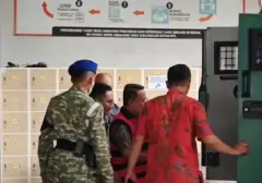 Febrie Adriansyah Terlihat Mengenakan Rompi Tahanan dan Diborgol Saat Keluar Rutan KPK