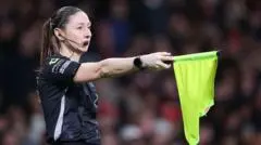 Sian Massey-Ellis Gantung Peluit, Merapat ke FA