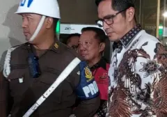 Usai Diperiksa 6 Jam, Febrie Adriansyah Bungkam di Kejagung