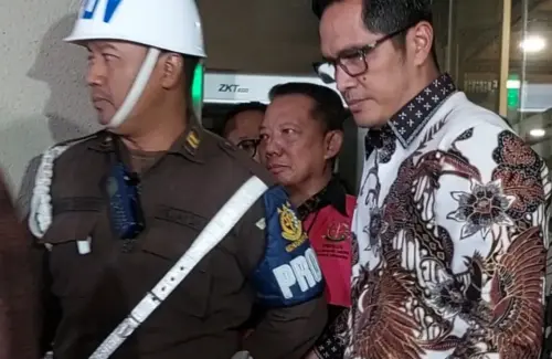 Usai Diperiksa 6 Jam, Febrie Adriansyah Bungkam di Kejagung