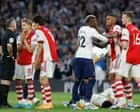 Dukungan Ganda Penggemar Sepak Bola: Sebuah Perspektif dari Millwall Hingga Tottenham