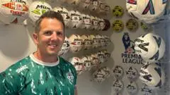 Simon Francis: Kolektor Bola Sepak Mitre di Balik Museum Pribadi