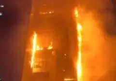 Api Melalap Gedung Bapenda DKI Jakarta Malam Hari
