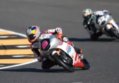 Veda Ega Pratama Raih Podium Ketiga di Hari Pertama Moto3 Inggris, Tuai Pujian dari Manajer Honda