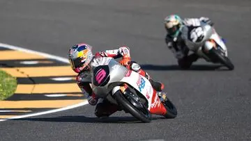 Veda Ega Pratama Raih Podium Ketiga di Hari Pertama Moto3 Inggris, Tuai Pujian dari Manajer Honda