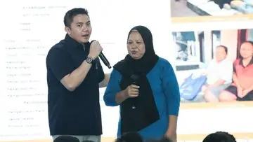 Tangis Haru Orang Tua Siswa Sekolah Rakyat Sambut Bantuan Seskab Teddy dan Mensos Gus Ipul