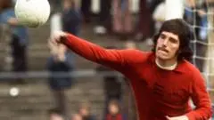 Kiper Legendaris Wolves, Phil Parkes, Tutup Usia di 79 Tahun