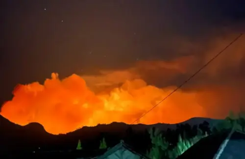 Api Melalap Sabana Bromo, Akses Wisata Ditutup Total