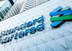 Standard Chartered Rencanakan PHK 7.000 Karyawan, Efisiensi Berbasis AI Jadi Kunci
