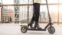 Paris Tegaskan Aturan Keselamatan Pengguna E-Scooter, Denda Menanti Pelanggar
