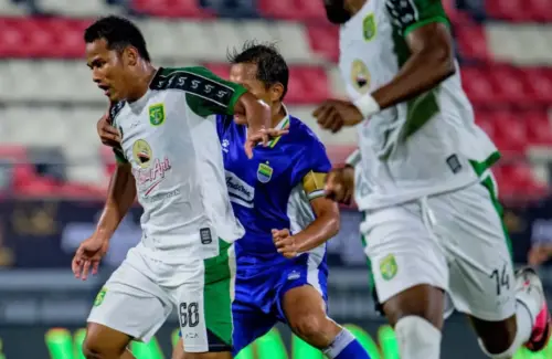 Toni Firmansyah, Pilar Muda Persebaya Nantikan Debut di Super League 2026/2027
