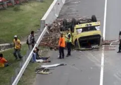 Pertolongan Pertama Korban Kecelakaan: Larangan Memberi Minum dan Alasannya