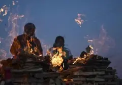 Ritual Unik Bolivia: Persembahan Janin Llama untuk "Mother Earth"