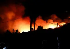 Kebakaran di Kruja, Albania: Asap Tebal Selimuti Kota, Malam Terang Benderang Akibat Api