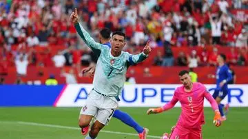 Heboh Hoaks Pernikahan Ronaldo, 2.000 Fans Serbu Gereja di Madeira