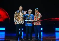 Mbah Guru Matematika 79 Tahun: Dedikasi Tanpa Batas Sebarkan Ilmu Gratis di TikTok