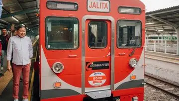 Kebakaran Alang-alang Dekat Stasiun Kampung Bandan Ganggu Perjalanan KRL