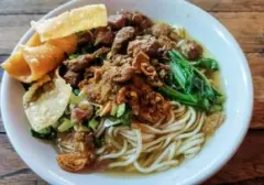 Sensasi Mi Ayam Saus dan Micin Melimpah Picu Perdebatan Kesehatan