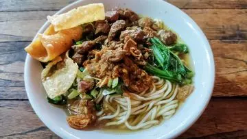 Sensasi Mi Ayam Saus dan Micin Melimpah Picu Perdebatan Kesehatan