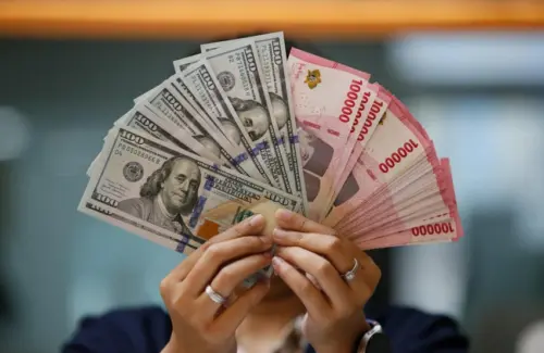 Rupiah Perkasa, Jauhi Rp18.000 per Dolar AS di Penutupan Perdagangan Senin