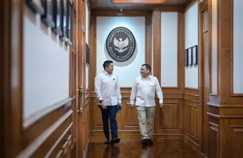 Seskab Teddy Indra Wijaya Jajaki Potensi Investasi dan Hilirisasi Bersama Haji Isam