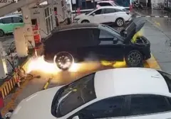 Zeekr 007 Terbakar di Stasiun Pengisian Kendaraan Listrik Umum (SPKLU) Tiongkok, Dugaan Kecelakaan Mengemuka