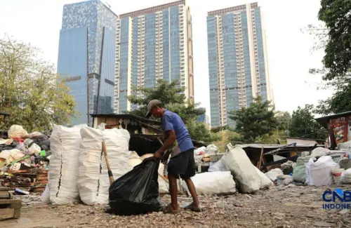 Evolusi Pemulung: Menuju Pekerja Pemilah Sampah Profesional