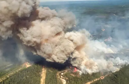 Kebakaran Hutan Ganas Paksa 18.000 Warga British Columbia Mengungsi, Kanada Tetapkan Status Darurat