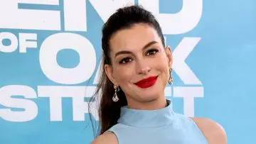 Anne Hathaway Bela Diri atas Tuduhan 'Fake Bump' Kehamilan