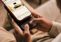 Power Keyboard: Aksesori QWERTY Gaya BlackBerry Kini Hadir untuk Smartphone Modern