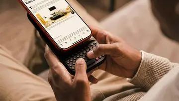 Power Keyboard: Aksesori QWERTY Gaya BlackBerry Kini Hadir untuk Smartphone Modern