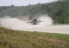 TNI AU Pertimbangkan Jalan Tol Jawa Timur sebagai Landasan Darurat Pesawat
