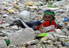 Banjir 'Habagat' Landa Manila, Pantai Dolomit Diterjang Lautan Sampah Plastik